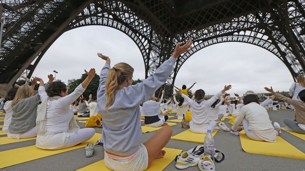 Día Internacional del Yoga en París.