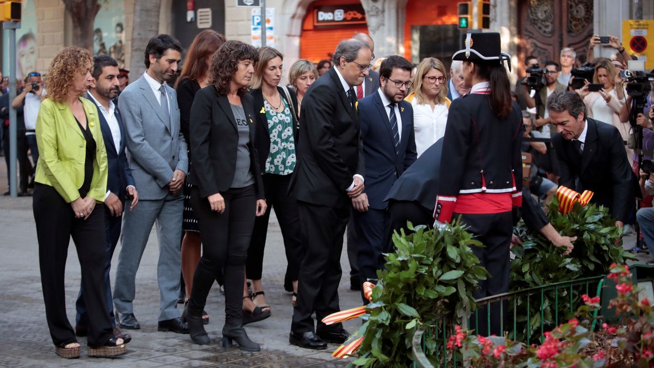 .Ofrenda floral del Gobierno de Cataluña en el monumento de Rafael Casanova en Barcelona.