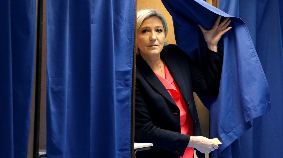 .Marine Le Pen votó en Henin Beaumont