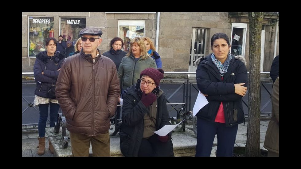 25n.En A Pobra de Trives hubo una andaina y una concentración en la praza do Pilón