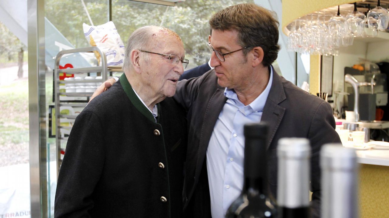 Emilio Pérez Touriño saluda, como presidente de la Xunta, a Fernández Albor