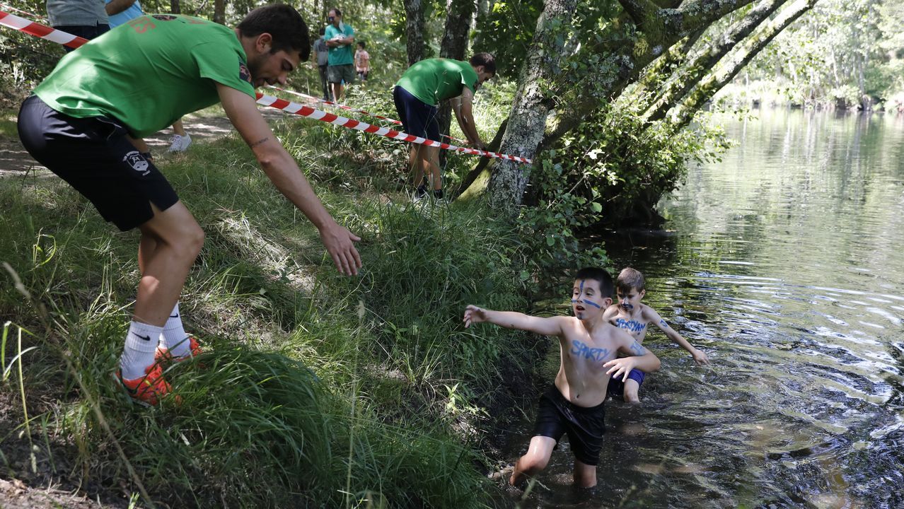 Jornada de diversión y deporte en el campamento Sporty, en Allariz