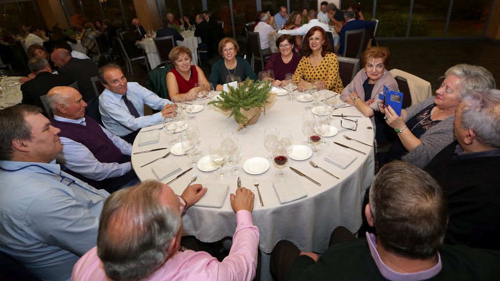 Homenaje al inspector jefe José Antonio Rilo en la cena benéfica de Renacer
