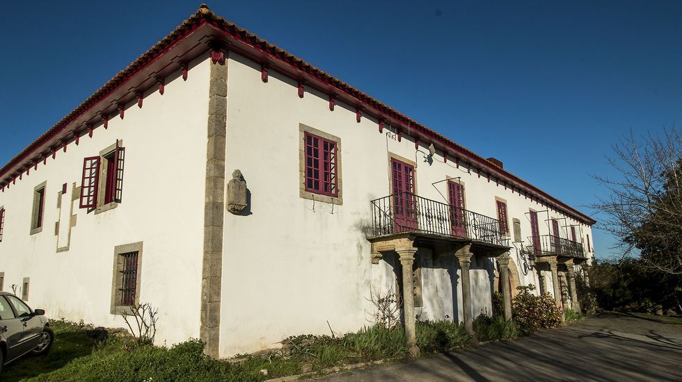 Otra vista de la fachada principal del pazo, que tiene sus orígenes en una casa fuerte del siglo XV