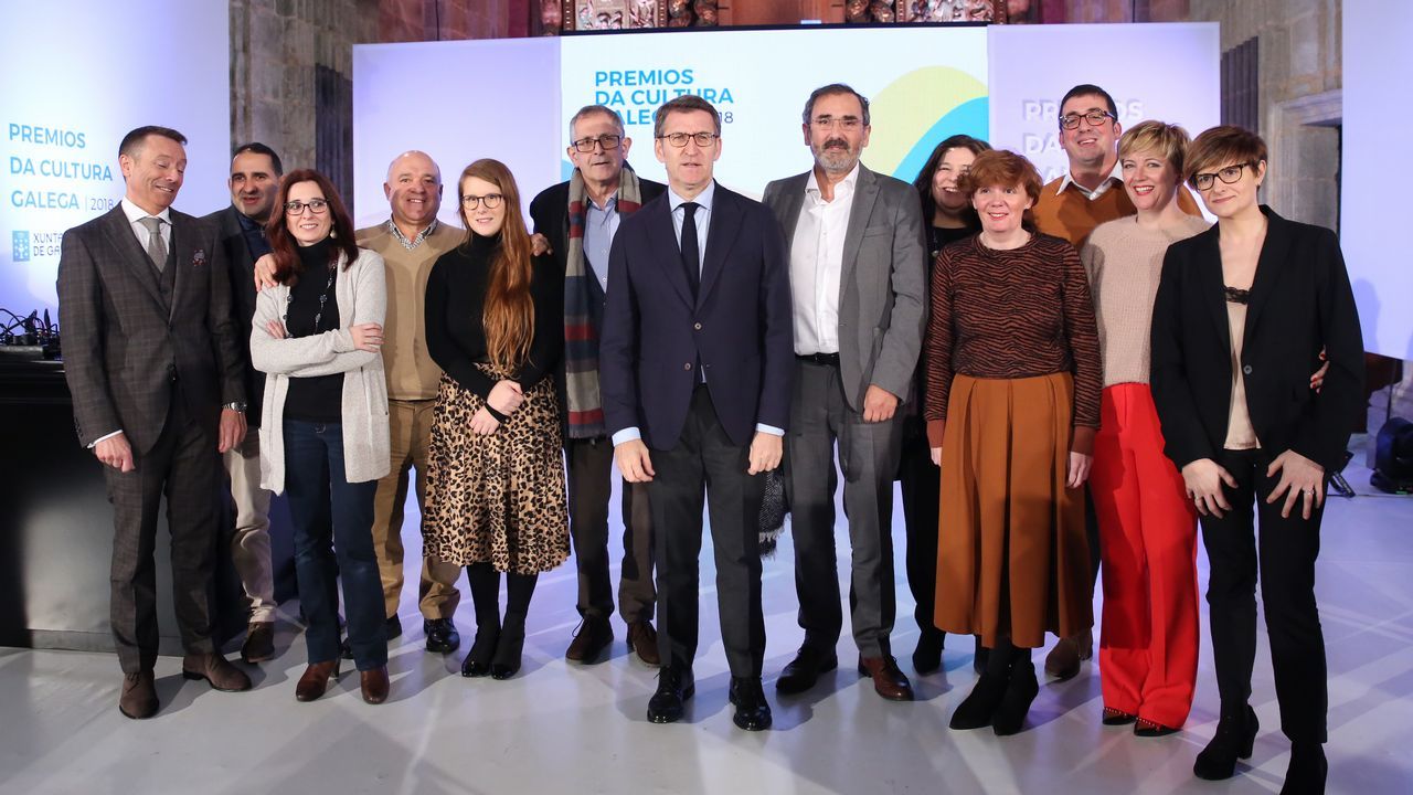 Feijoo con representantes do Festival de Outono de Teatro de Carballo