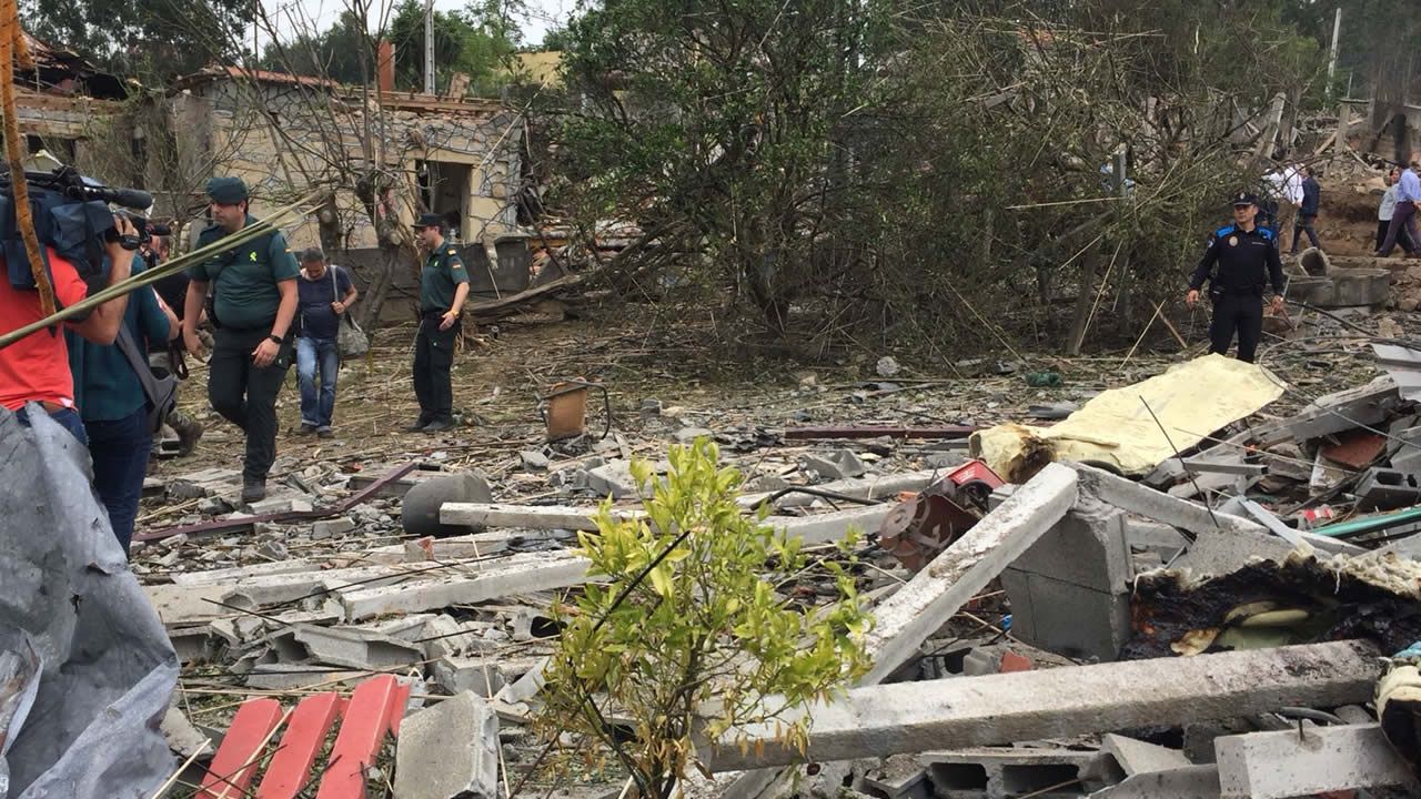El diá después a la explosión mortal en Tui