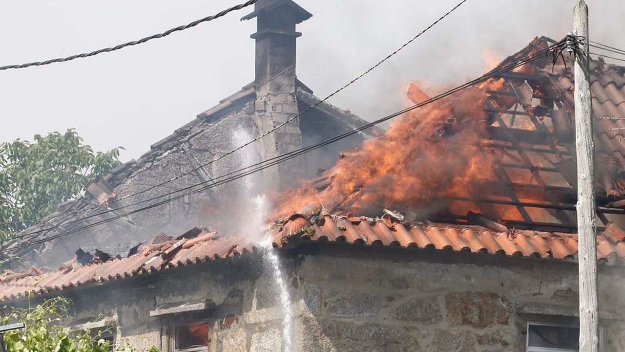 El diá después a la explosión mortal en Tui
