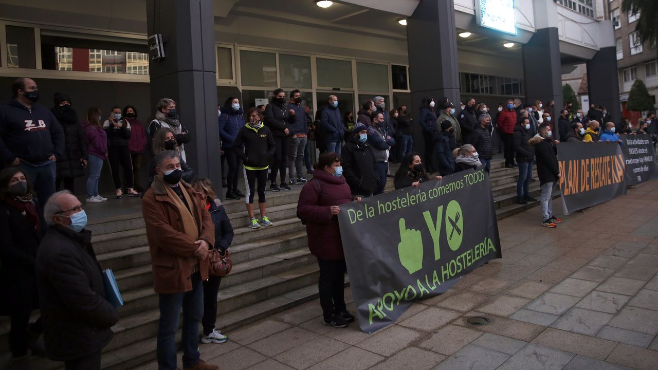 PROTESTA DE LA HOSTELERIA EN POBRA Y RIBEIRA