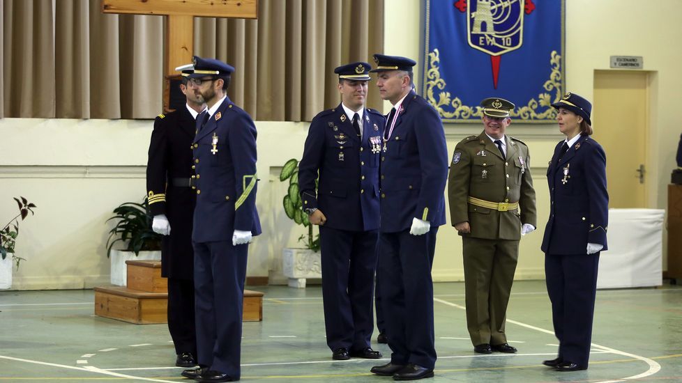 El EVA 10 celebra la festividad de su patrona la Virgen de Loreto con un acto militar