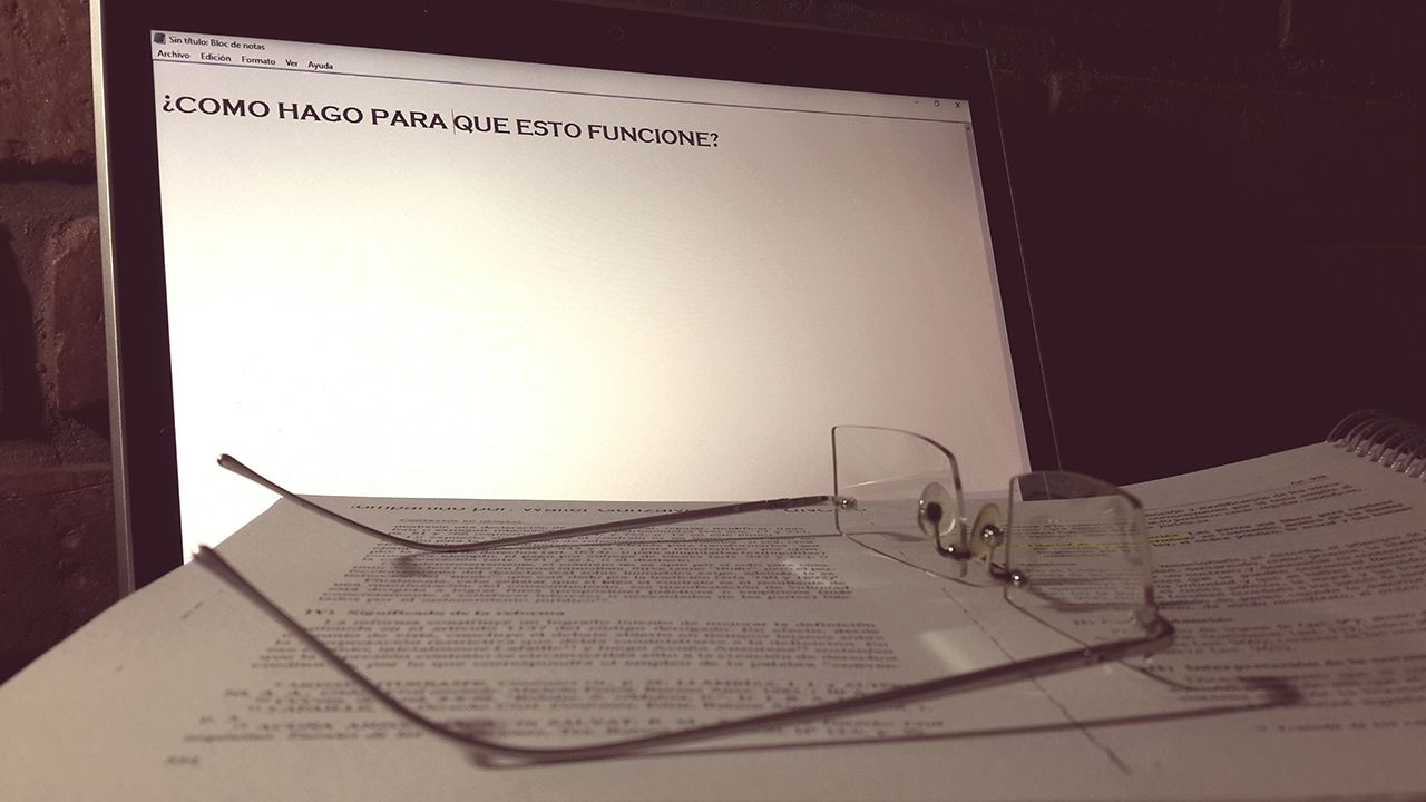 Papeles y ordenador