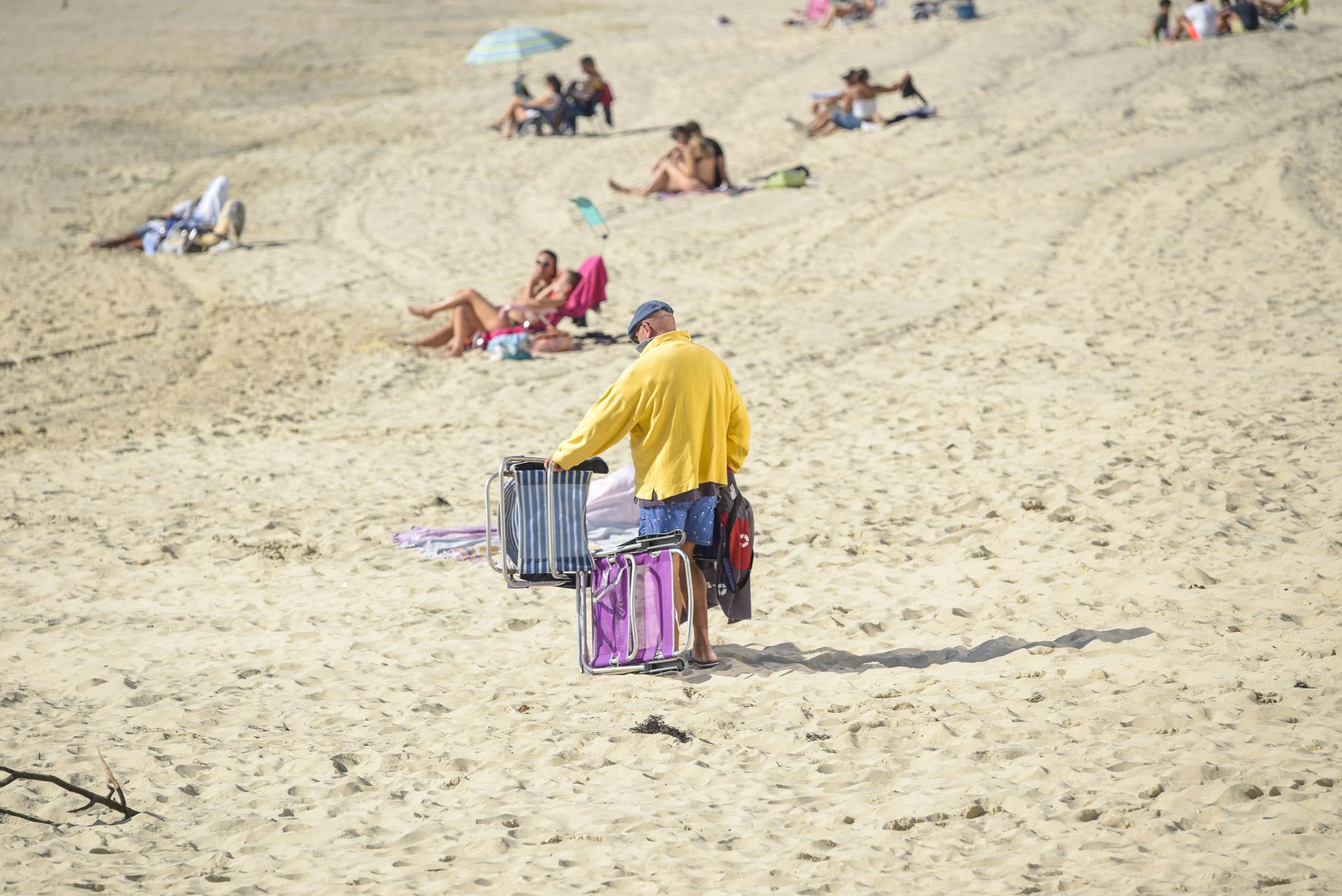 O sol aparece de novo invitando a baixar aos areais. 02/1172024