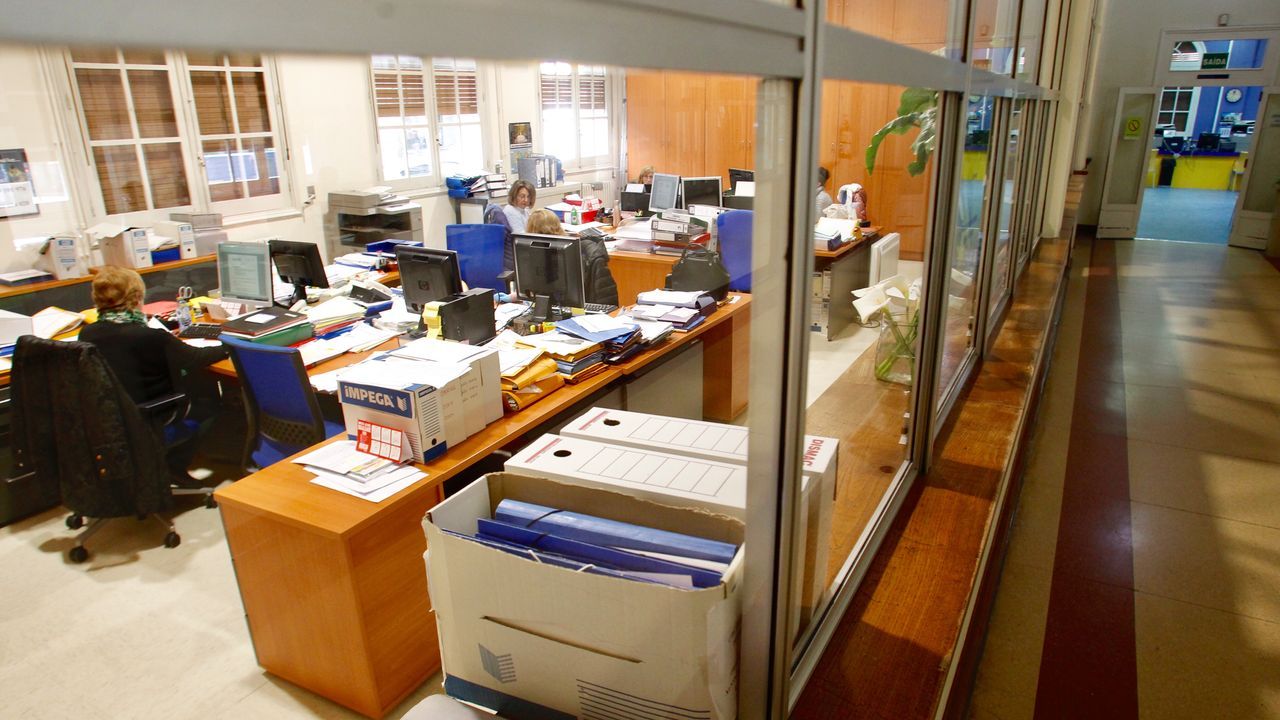Pocos trabajadores en el Concello de Ferrol. Solo se atienden casos urgentes