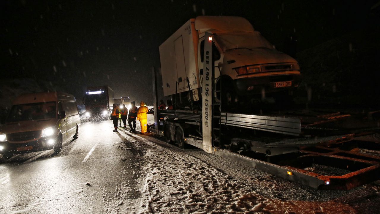 Nevada anoche en la A-52 entre Verín y Riós
