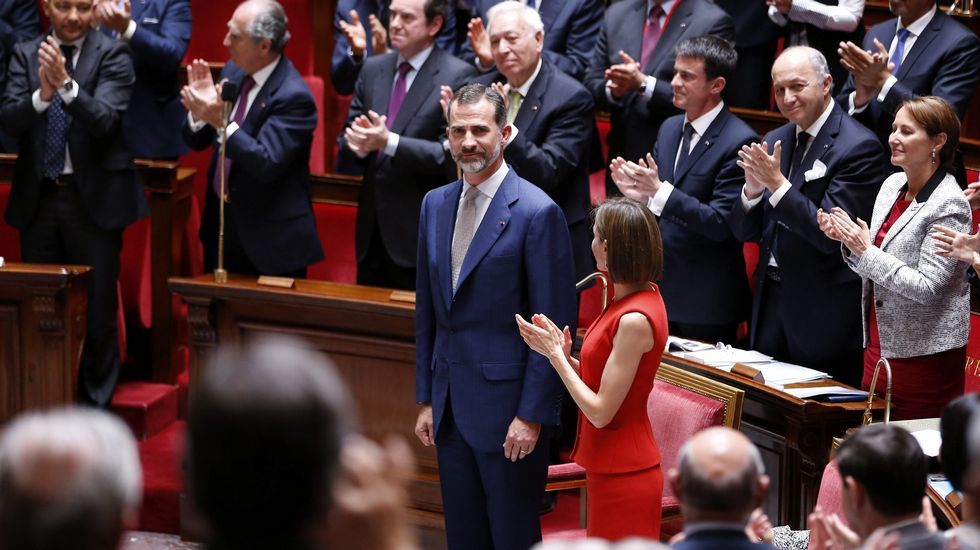 Otra imagen de Anne Hidalgo junto a los reyes.