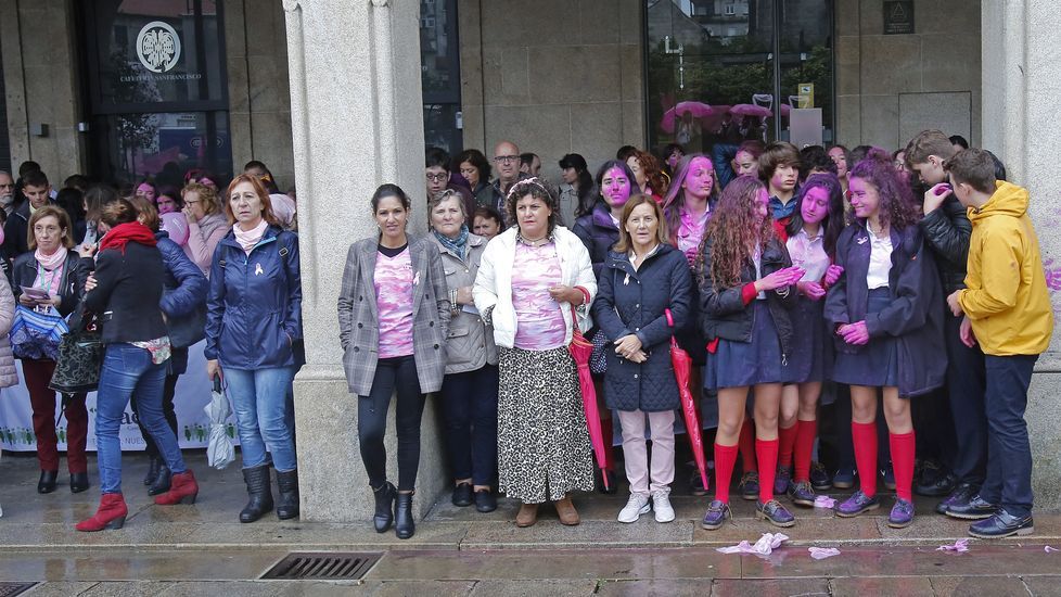 Manos levantadas por el cáncer de mama