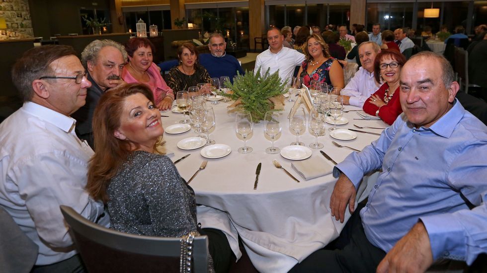 Homenaje al inspector jefe José Antonio Rilo en la cena benéfica de Renacer