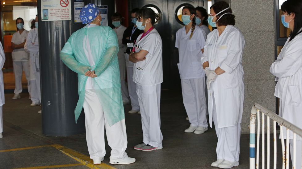 Concentración de sanitarios en el hospital Montecelo