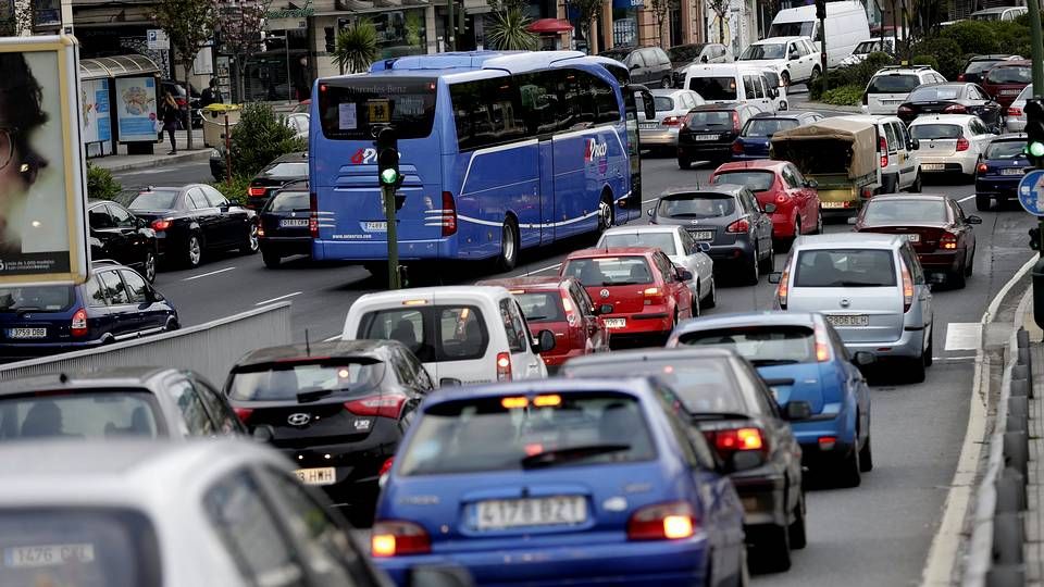 Atasco de tráfico por el corte de Alférez Provisional