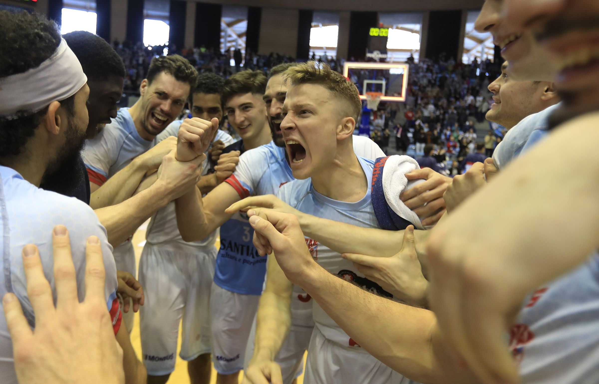 Celebraci�n dos xogadores do Mombus Obradoiro trala vitoria sobre o Baskonia. 22/01/2023