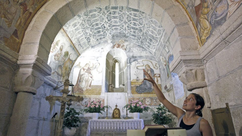 Descripción de las pinturas de la iglesia de Proendos durante una visita guiada