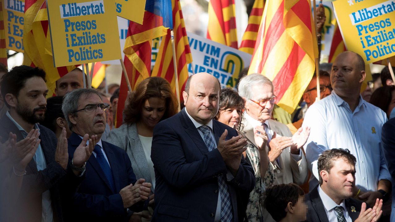 .El presidente del PNV, Andoni Ortuzar, participó también en la ofrenda floral.