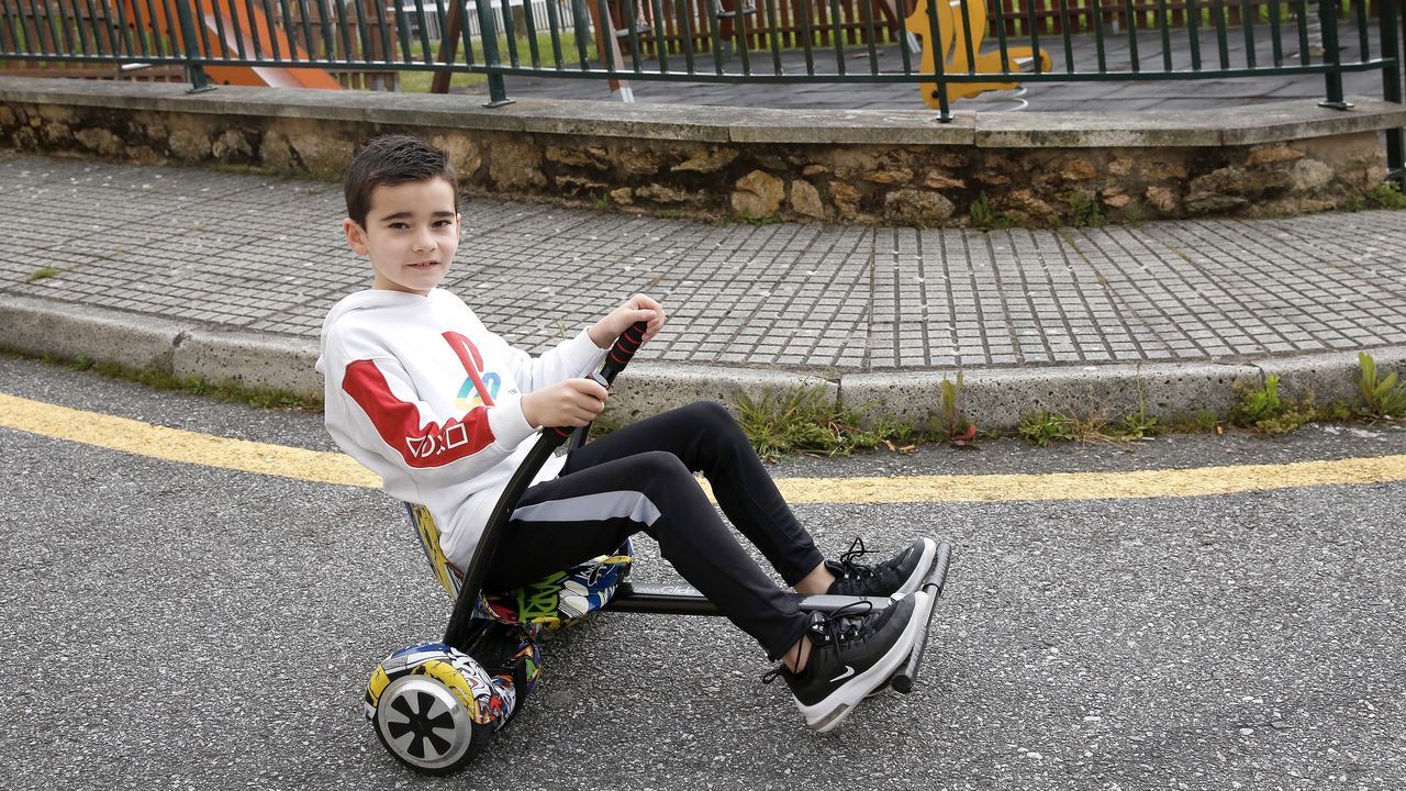 El primer paseo de los niños de Barbanza, en imágenes.Algunos pudieron acercarse al mar