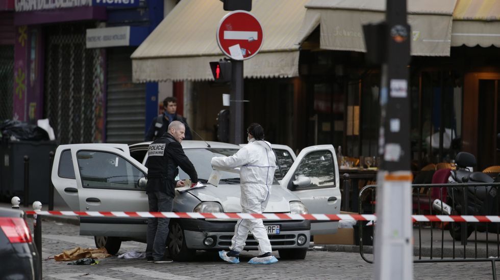 Abrigos abandonados en la calle al lado del Comptoir Voltaire cafe