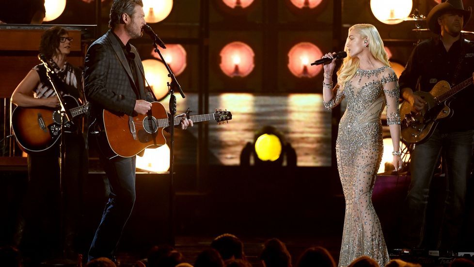 Los artistas Blake Shelton y Gwen Stefani.