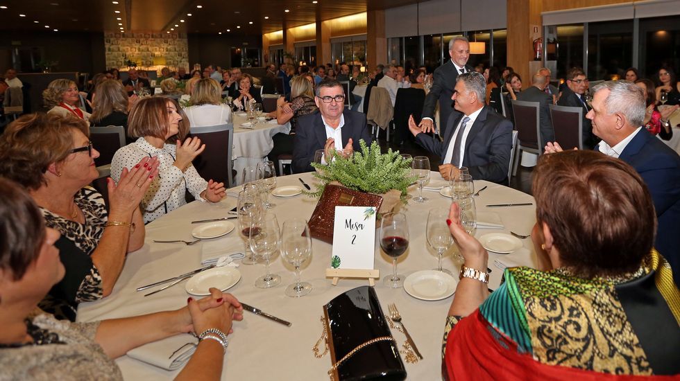 Homenaje al inspector jefe José Antonio Rilo en la cena benéfica de Renacer