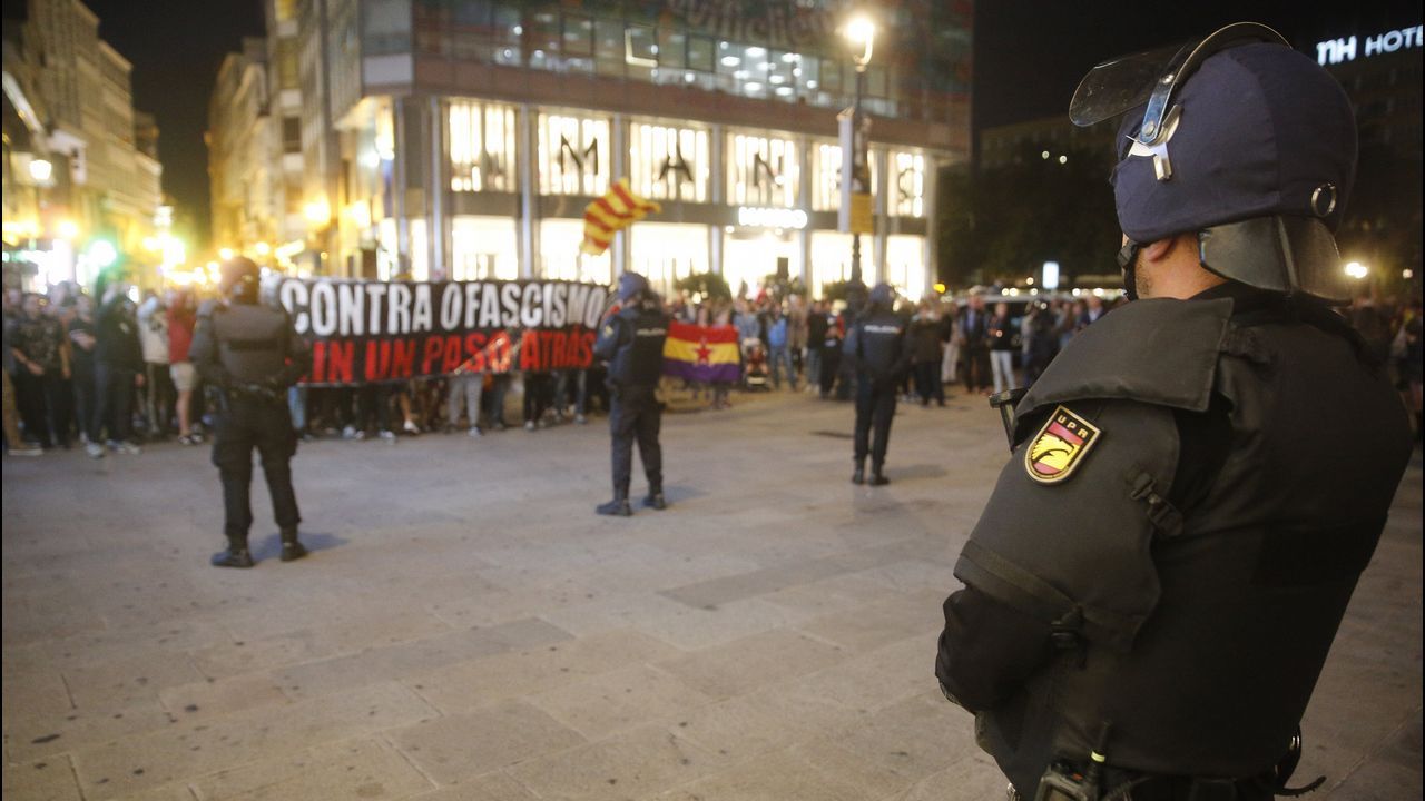 OBELISCO CONCENTRACION EN DEFENSA DE LA UNIDAD DE LA PATRIA COMUN DE TODOS LOS ESPAÑOLES LIBRES E IGUALES