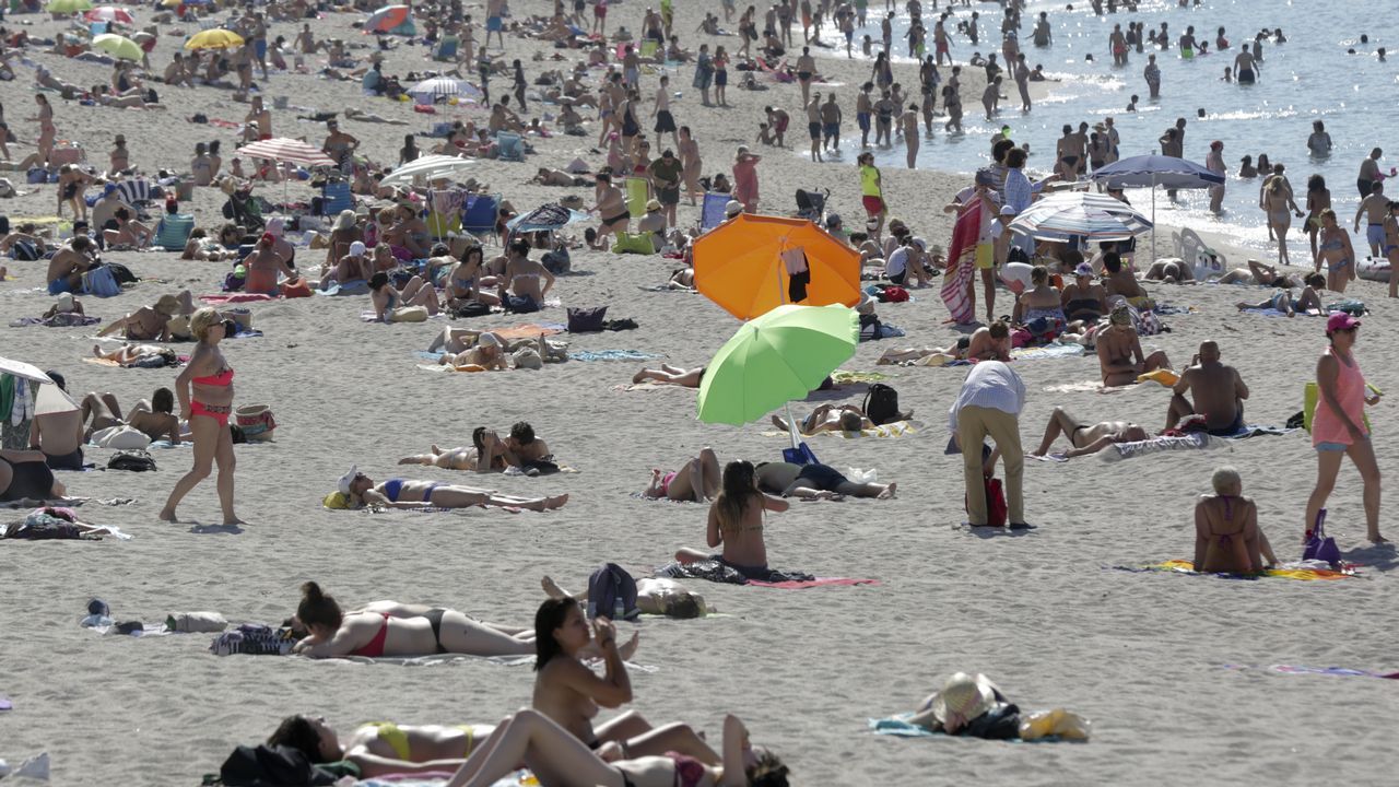 DÍA DE CALOR EN LA PLAYA DE RIAZOR
