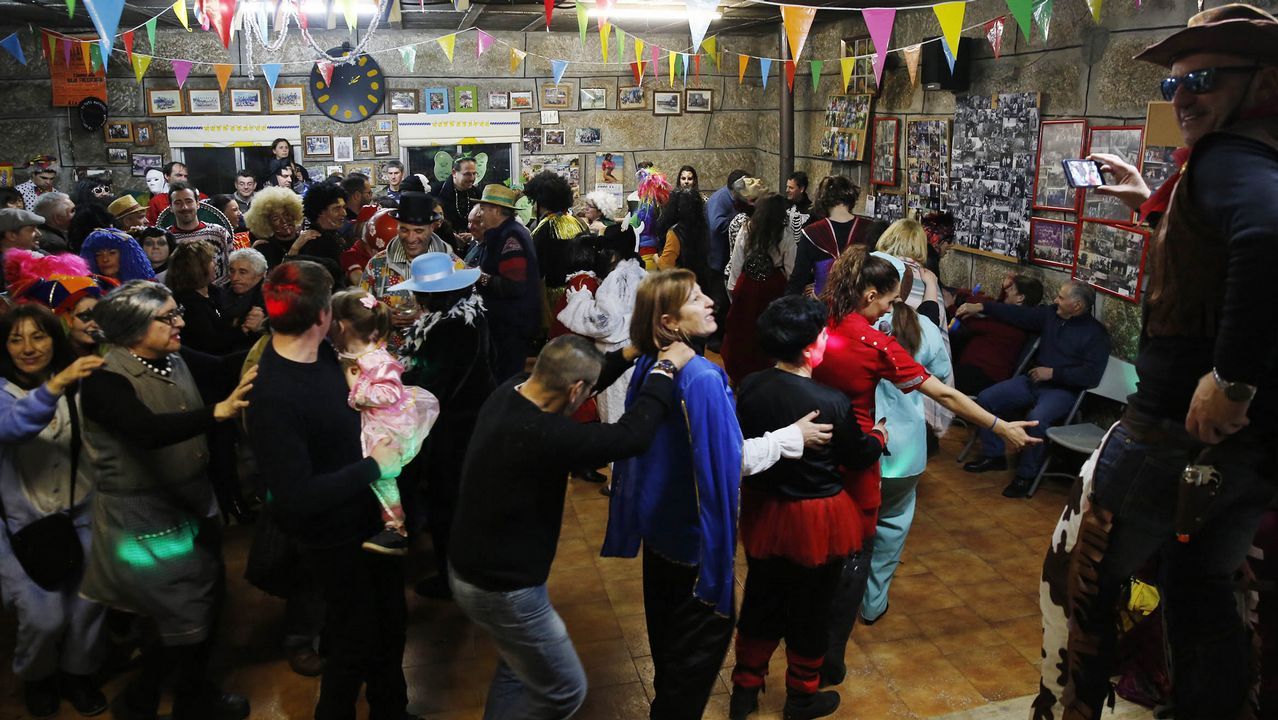 O luns representáronse os entremeses en Vilaverde e houbo festa no centro social