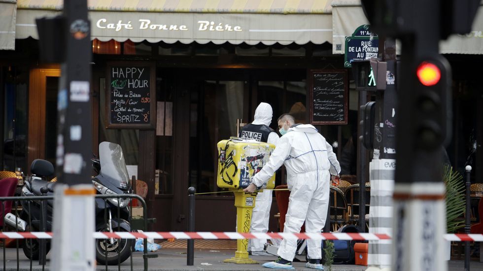 Abrigos abandonados en la calle al lado del Comptoir Voltaire cafe