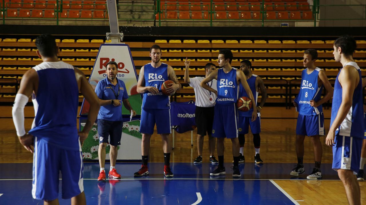 El nuevo COB empieza a entrenar.Gonzalo García, dando instrucciones