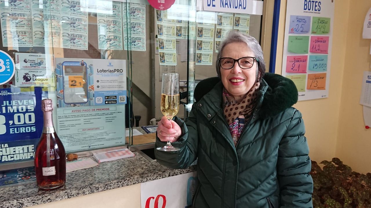 Otilia celebra que en su administración de A Fonsagrada se ha vendido una serie del segundo premio