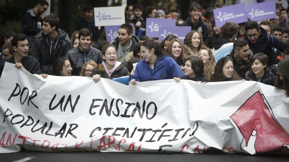 Cientos de paraguas en las inmediaciones de la catedral