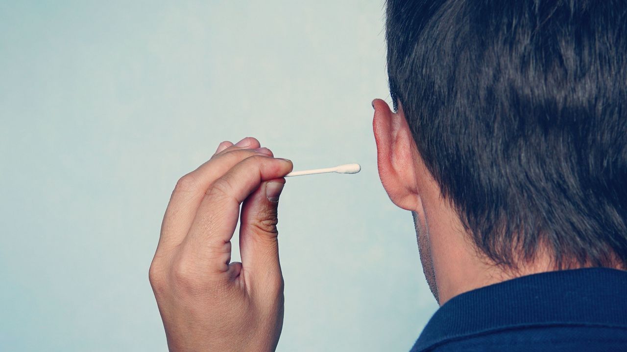 un alumno en un aula, clase, vac�a.La madre de los peque�os de Godella fue detenida en el 2011 en Valencia en una protesta de los  indignados del 15M, y acusada de des�rdenes p�blicos y atentado a la autoridad, por lanzar botellas y propinar patadas a los agentes