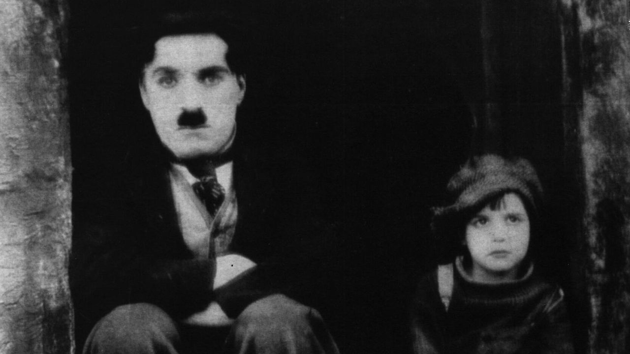 Charles Chaplin y Jackie Coogan, en �El chico�