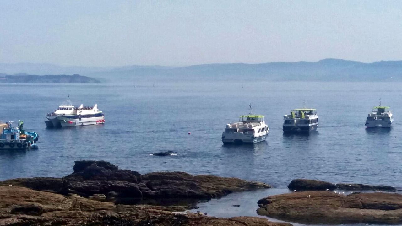 Barcos en la isla de Ons