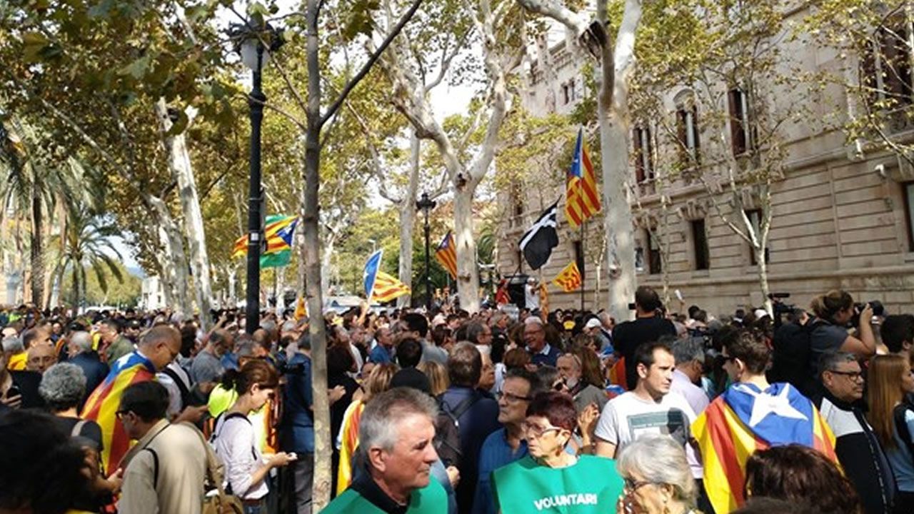 Estado en el que han quedado los coches de la Guardia Civil