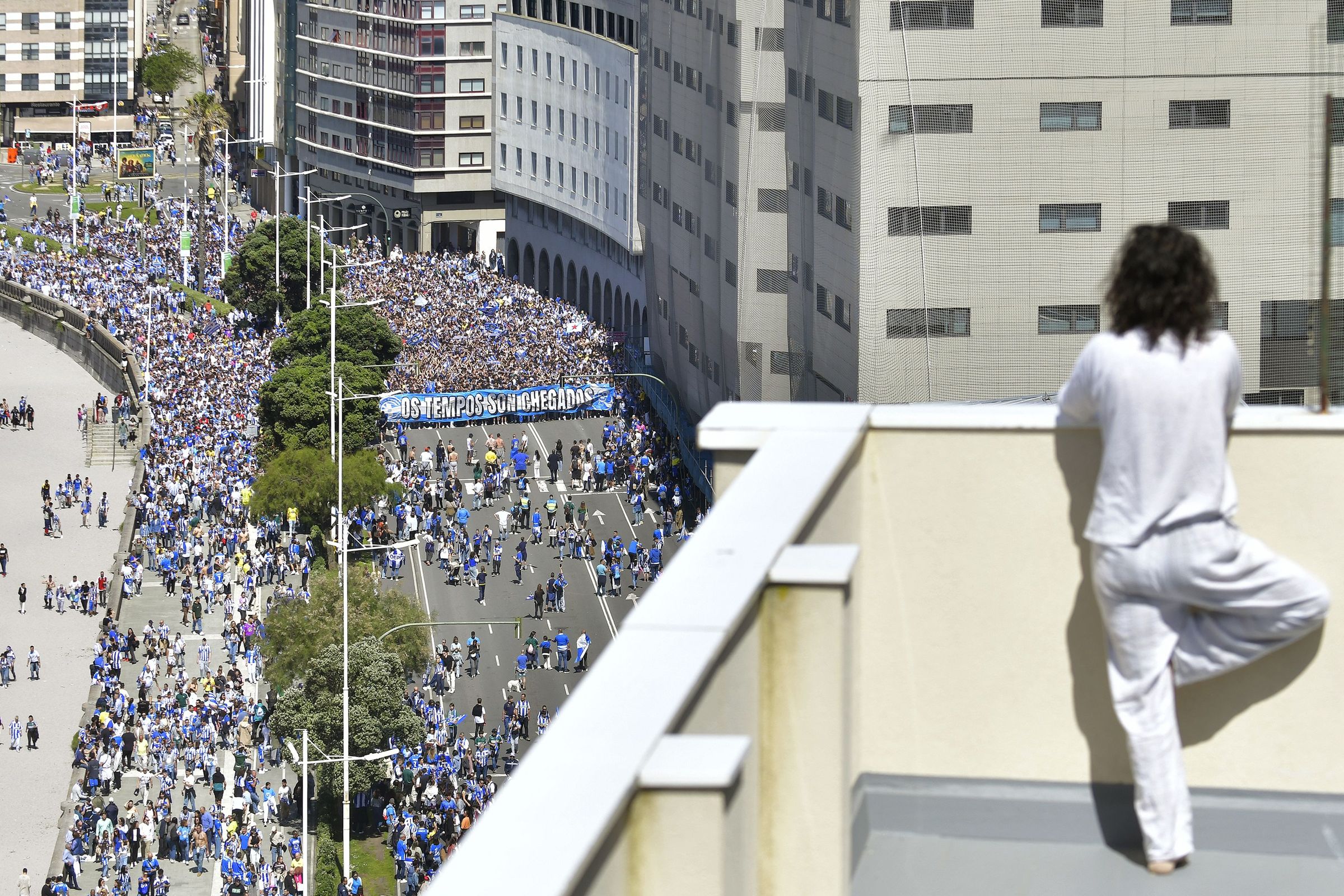 Aficionados do Depor de camio a Riazor para asistir ao encontro Deportivo - Barcelona B. 12/05/2024