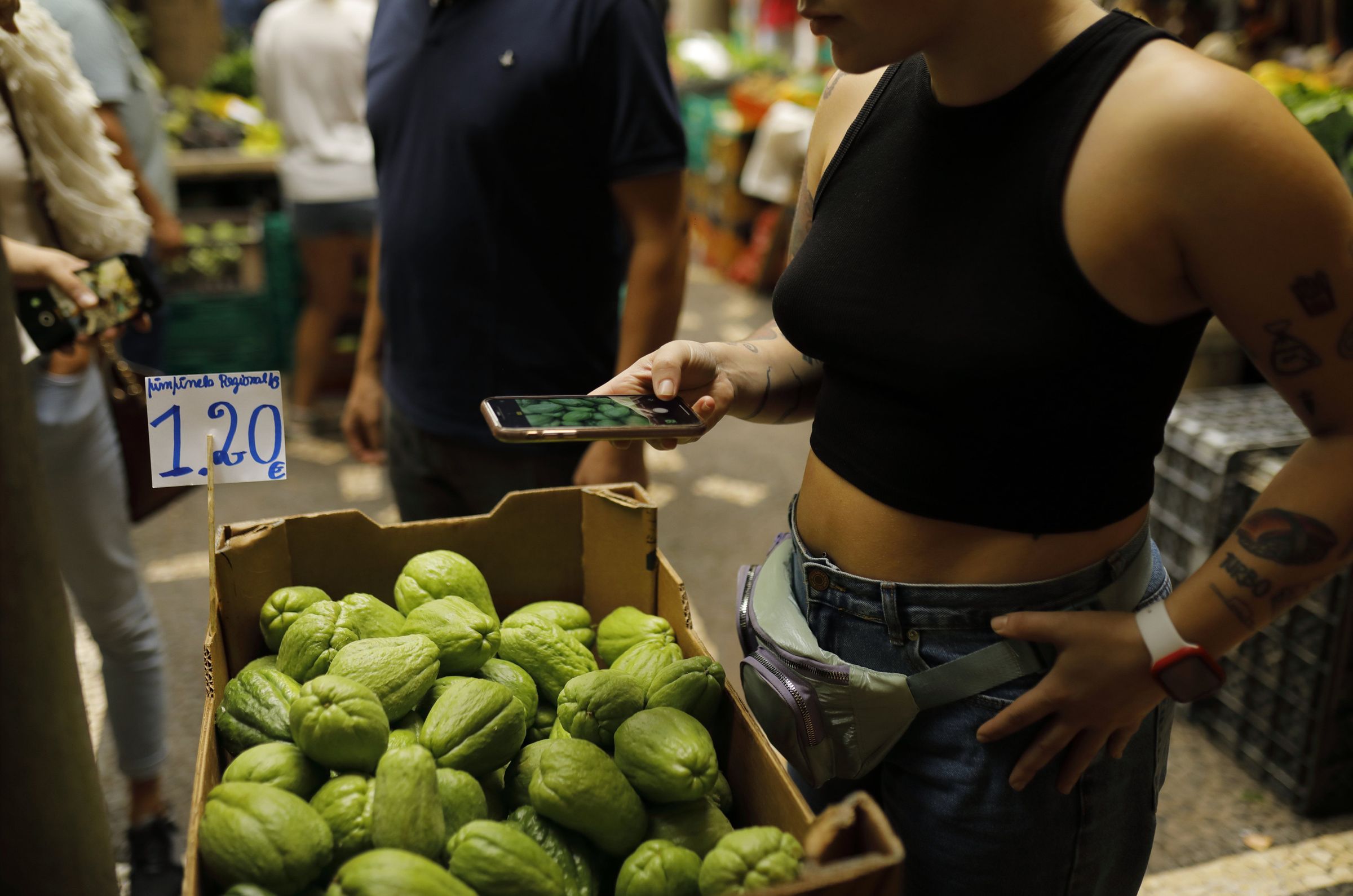 En las plantas del mercado se vende todo tipo de productos, si bien las frutas y el pescado, tienen mayor peso