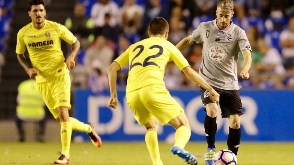 Lucas, siguiendo el partido en el palco de Riazor