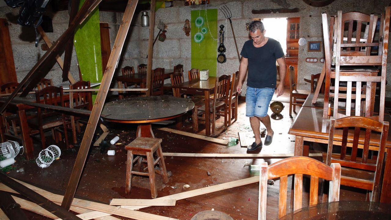 El diá después a la explosión mortal en Tui
