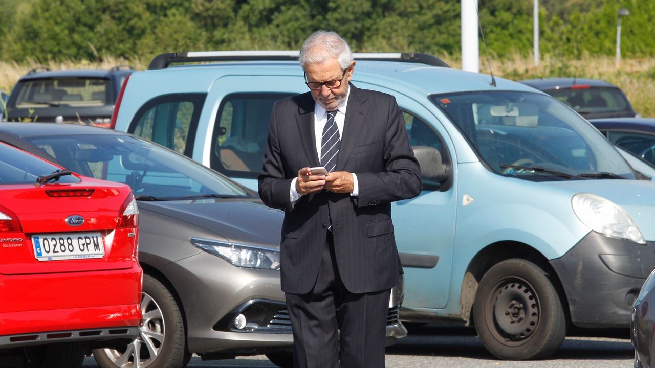 Emilio Pérez Touriño, llegando al funeral de Albor