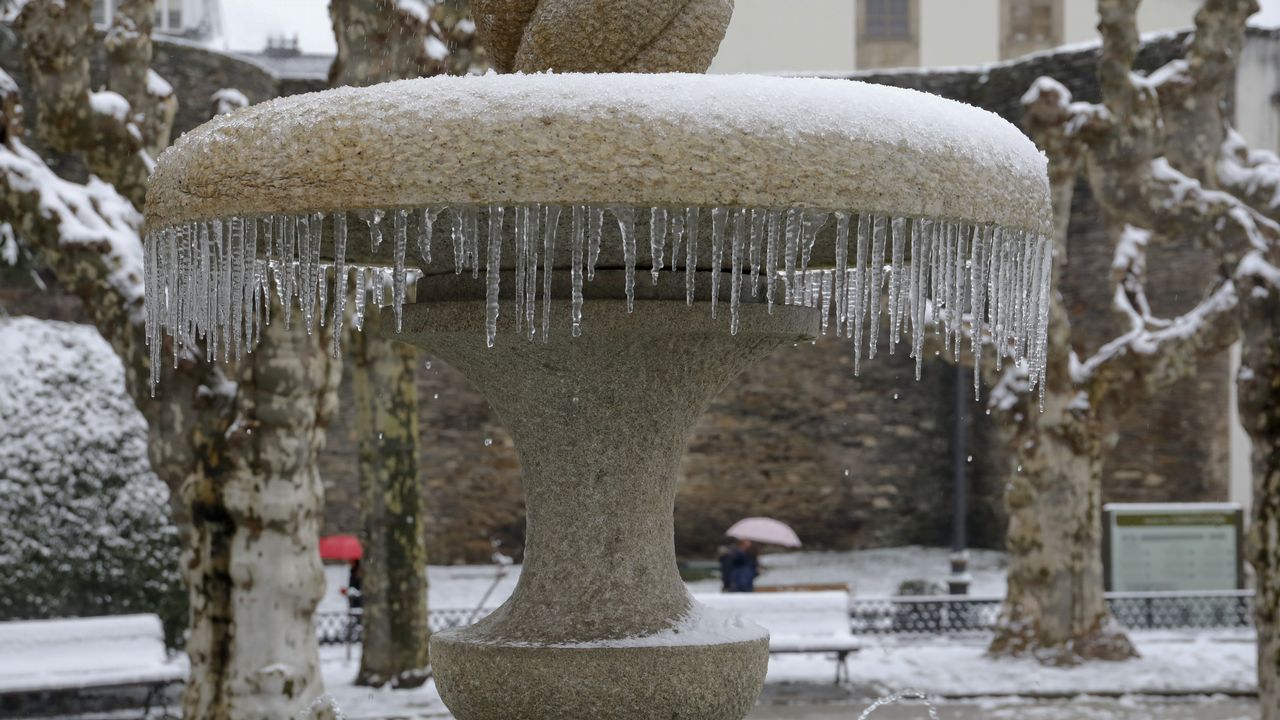 La ola de frío tiñó de blanco la ciudad de Lugo