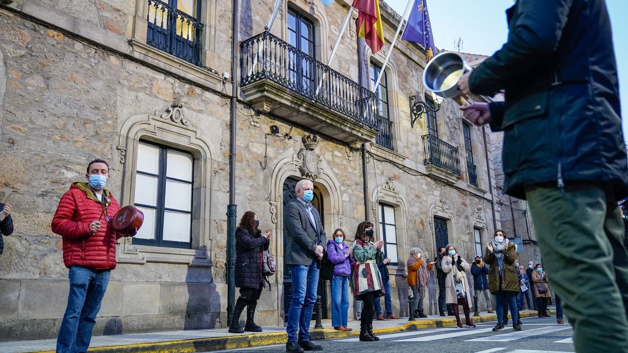 PROTESTA DE LA HOSTELERIA EN POBRA Y RIBEIRA