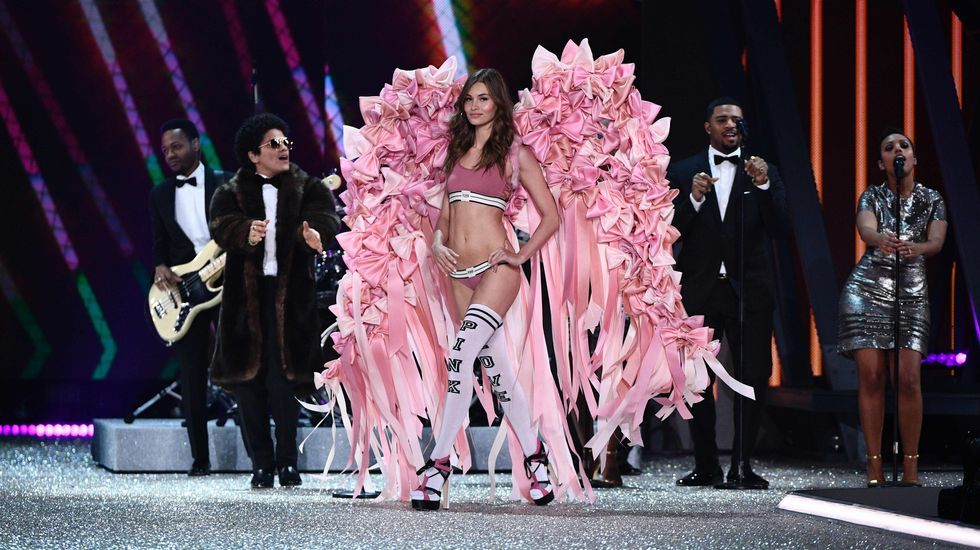 El desfile de Victoria's Secret se ha grabado en esta ocasión en París.