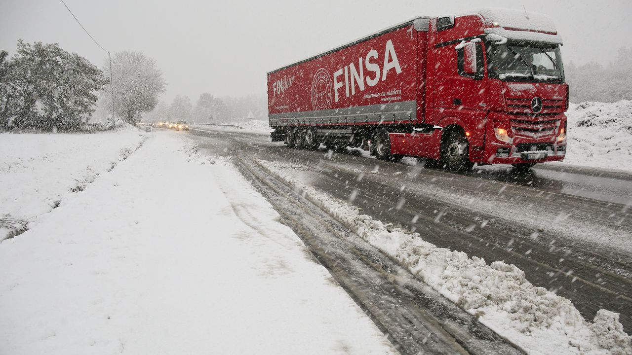 La subida a O Picato, en la N-540, fue uno de los puntos más problemáticos para el tráfico
