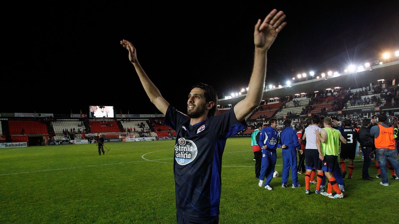 .Lassad celebra en el estadio del Nástic el ascenso virtual del equipo a primera división